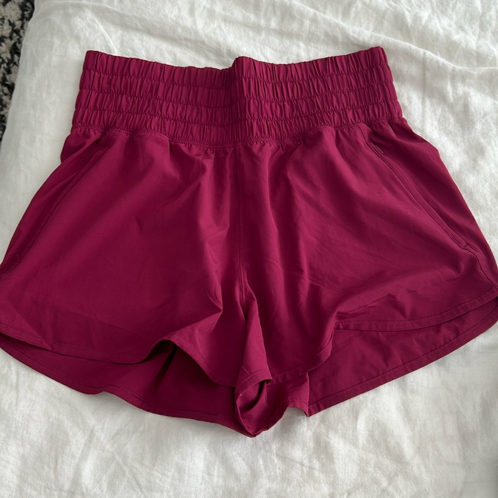 ABERCROMBIE MAGENTA ATHLETIC SHORTS IN SIZE MEDIUM